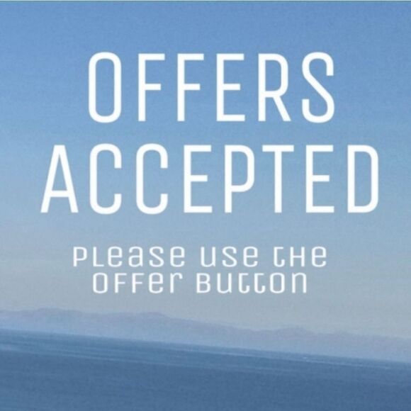 $5 Item! Long Rich Green Square Pattern Knit Scarf - Picture 7 of 7